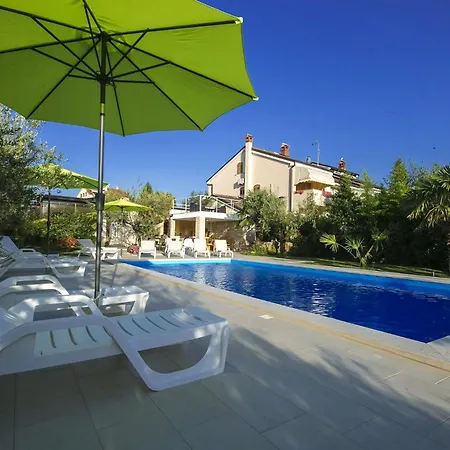 Strandnahe Livija 1 Mit Pool Und Garten Appartement Poreč