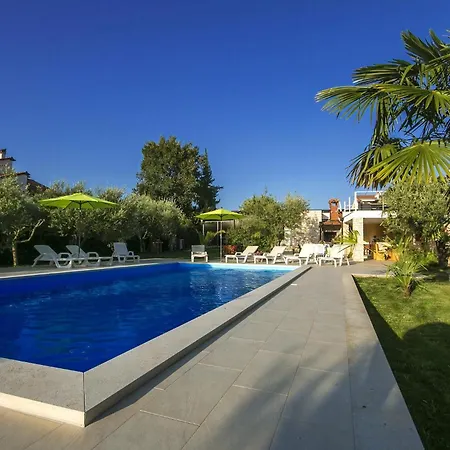 Strandnahe Livija 1 Mit Pool Und Garten * Poreč
