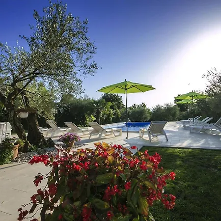Appartement Strandnahe Livija 1 Mit Pool Und Garten Poreč