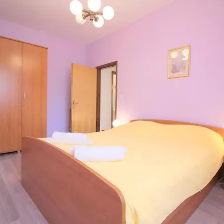 Appartement Strandnahe Livija 1 Mit Pool Und Garten