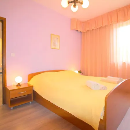 Strandnahe Livija 1 Mit Pool Und Garten Appartement *