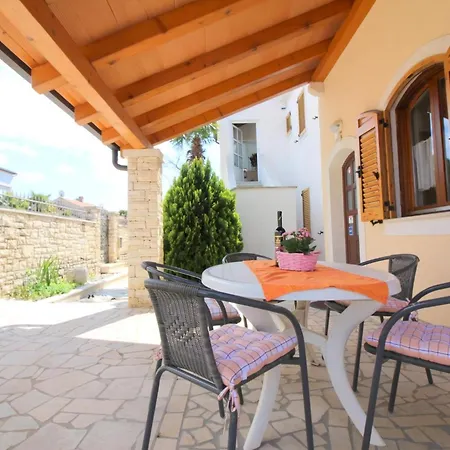 Strandnahe Livija 1 Mit Pool Und Garten * Poreč