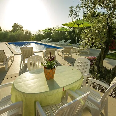 Appartement Strandnahe Livija 1 Mit Pool Und Garten